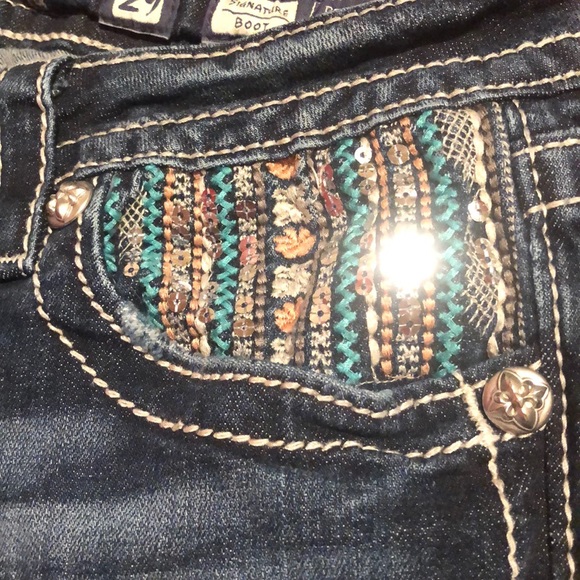 Miss Me Sz 29 bootcut with sequin embellished front and back pockets, gorgeous!! - Picture 3 of 17